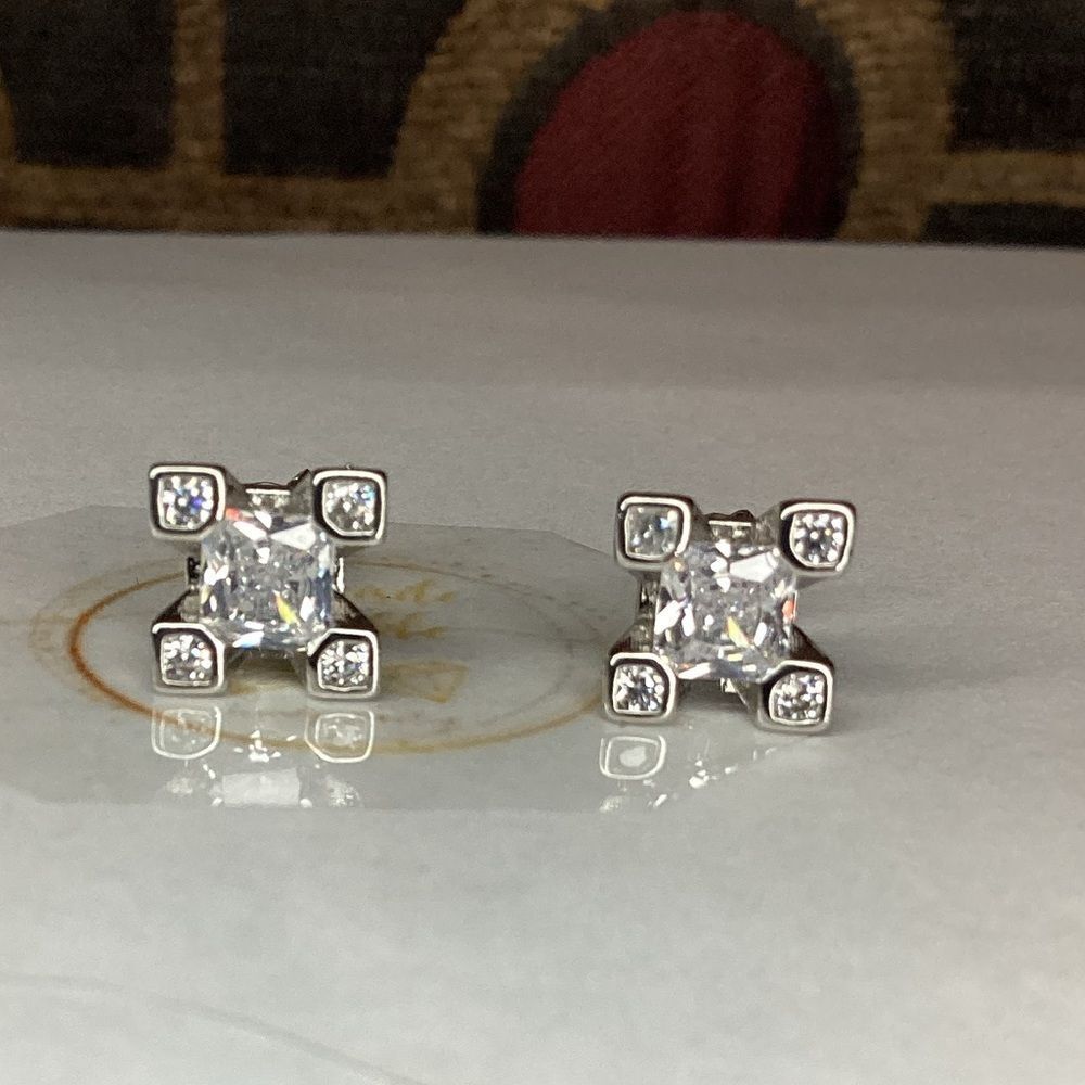 💋 Unique CZ Diamond Box Style Post Back Stud Earrings